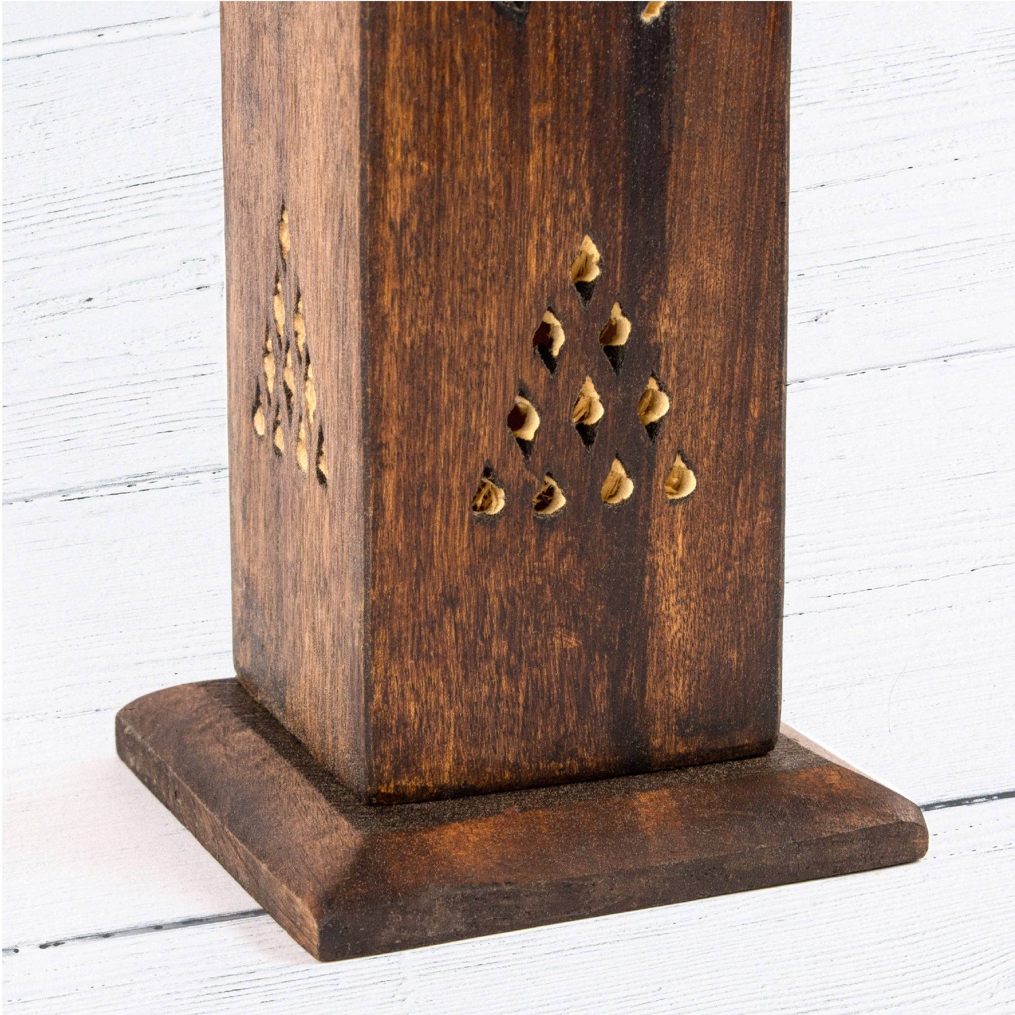 Røgelsestårn i træ til 4 røgelsespinde og incense cones