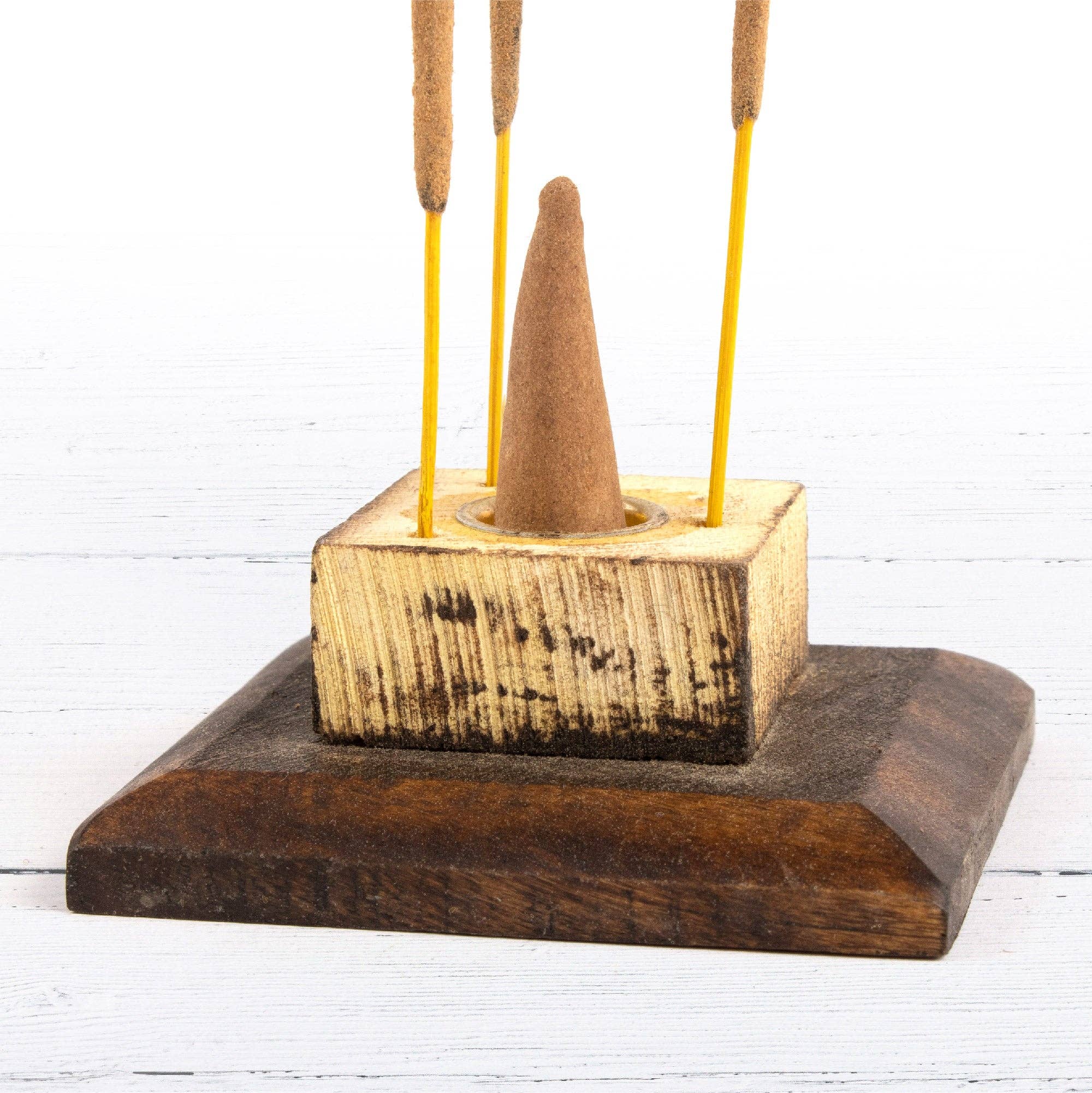 Røgelsestårn i træ til 4 røgelsespinde og incense cones