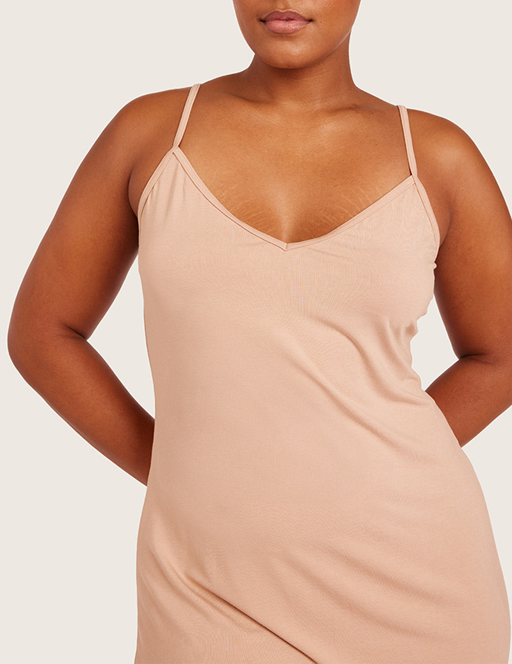 Basis Underkjole med V-hals - Almond