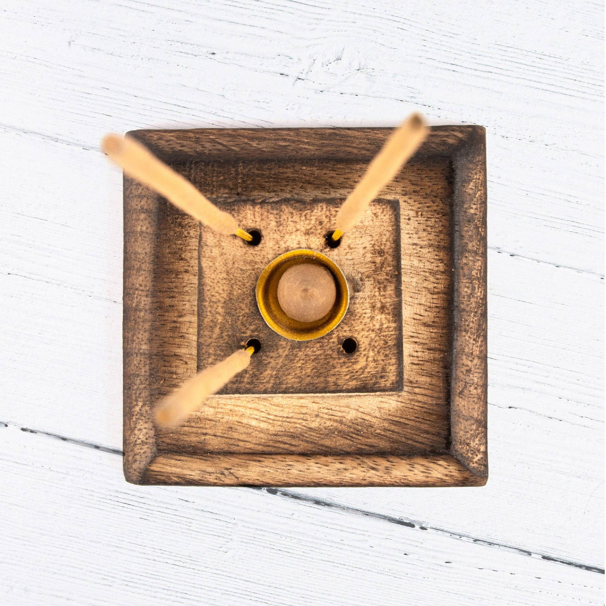 Røgelsestårn i træ til 4 røgelsespinde og incense cones