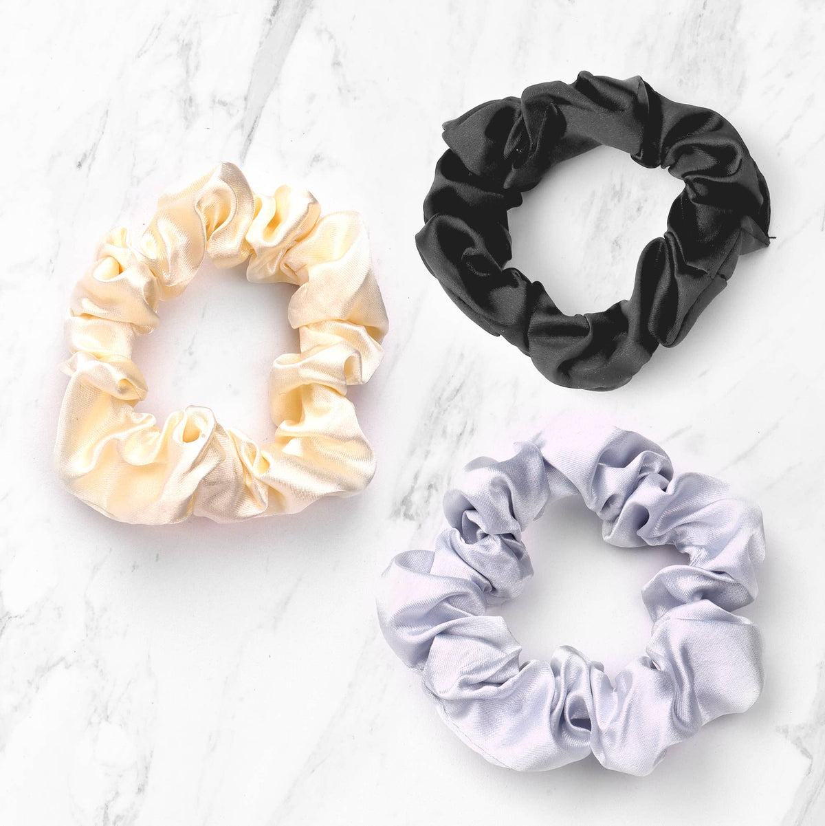 Myga scrunchies – 3 stk. i sølv, hvid og sort