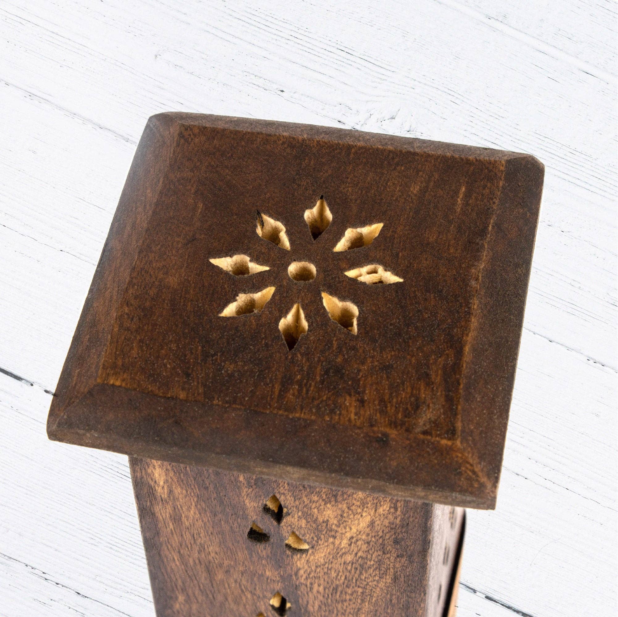 Røgelsestårn i træ til 4 røgelsespinde og incense cones