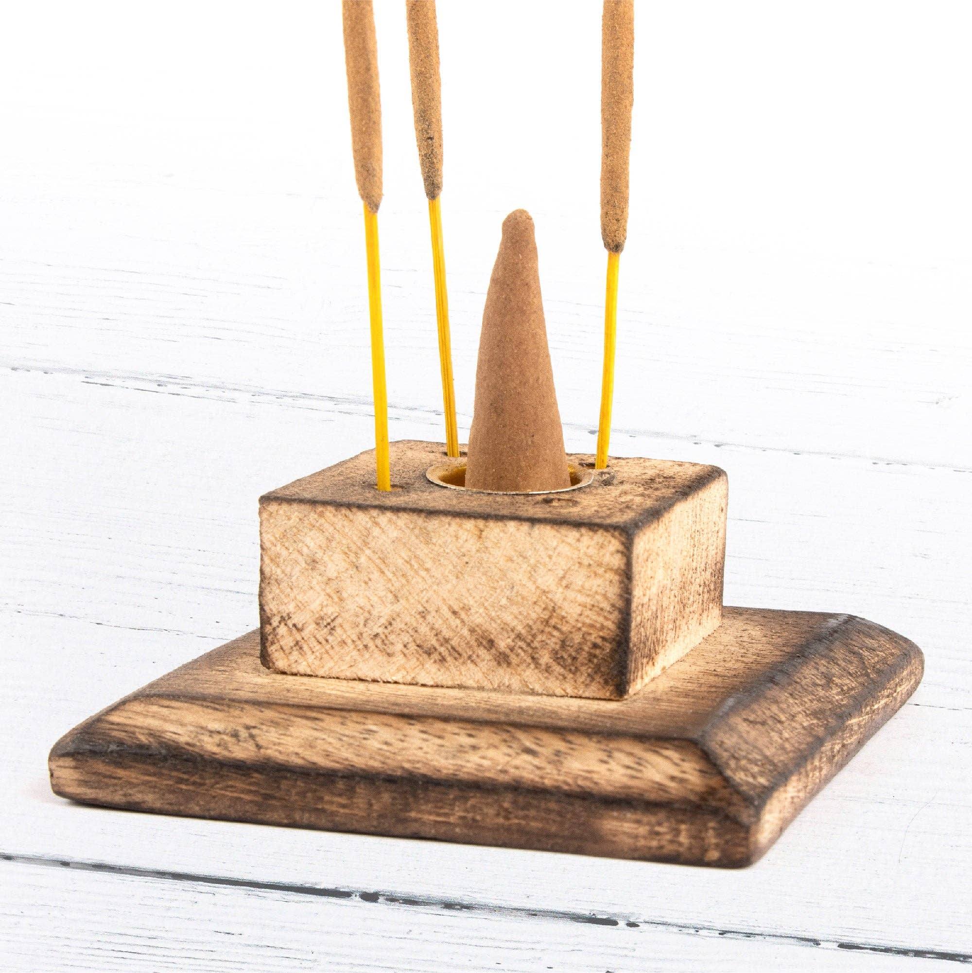 Røgelsestårn i træ til 4 røgelsespinde og incense cones