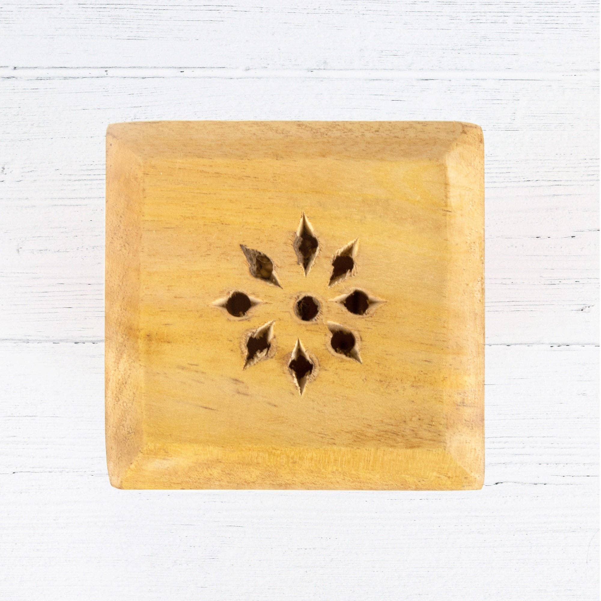 Røgelsestårn i træ til 4 røgelsespinde og incense cones