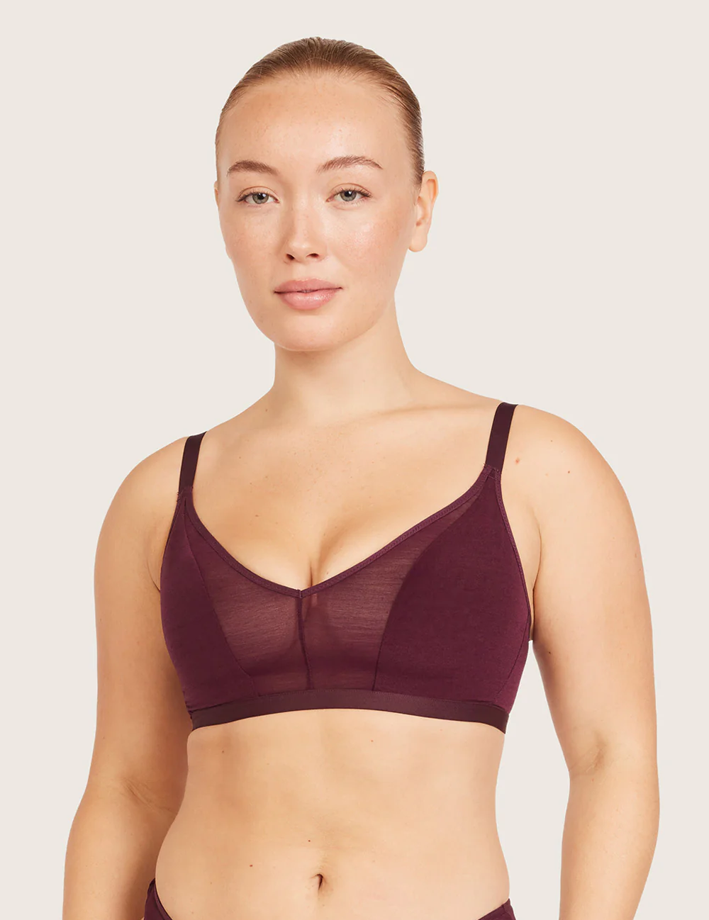 Boody FreeMesh Crop BH i farven Fig vist forfra på anden model