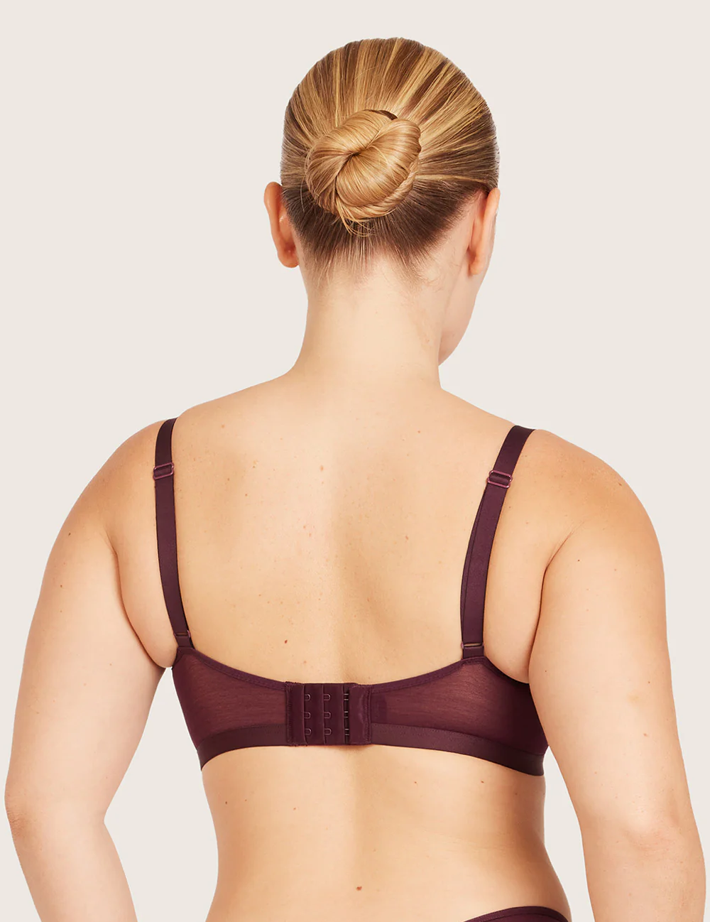 Boody FreeMesh Crop BH i farven Fig vist bagfra med regulerbar lukning