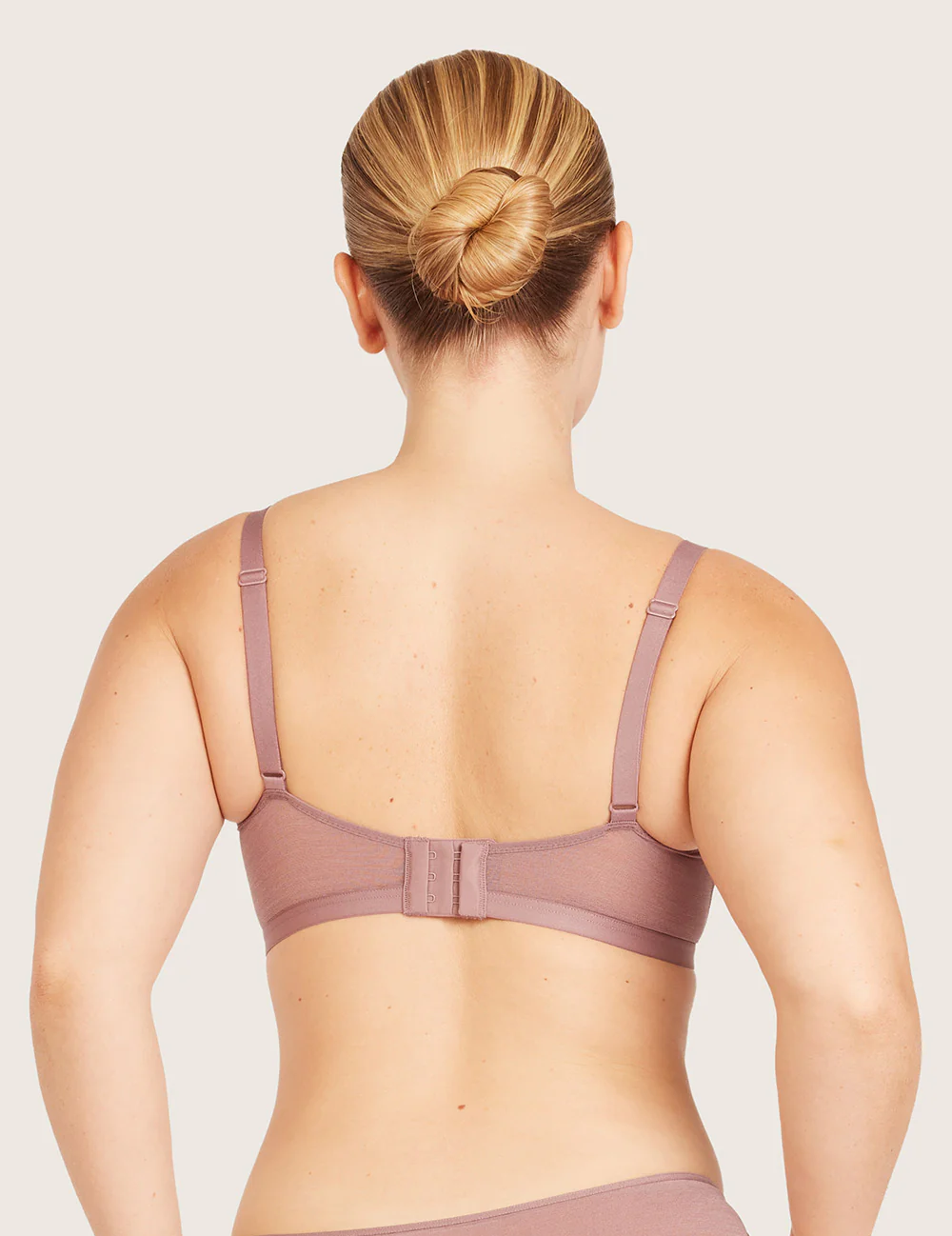 Boody FreeMesh® Crop BH i Mauve – bagfra på tredje model