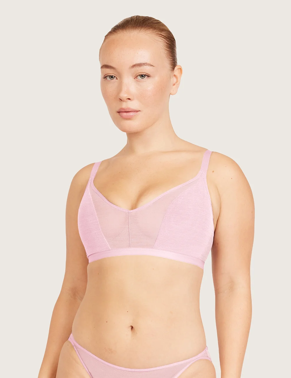 Boody FreeMesh® Crop BH i Pink Sorbet set forfra på model
