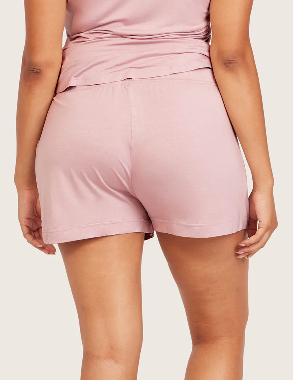 Boody Goodnight natshorts i Lilac – bagfra på anden model