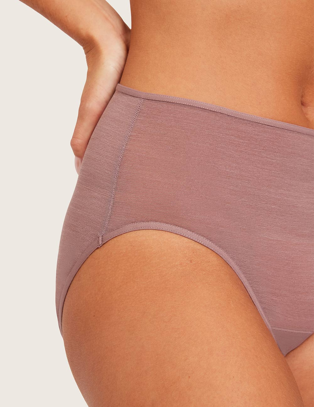 Boody FreeMesh® high cut maxi-trusse i Mauve – detalje af mesh og benudskæring