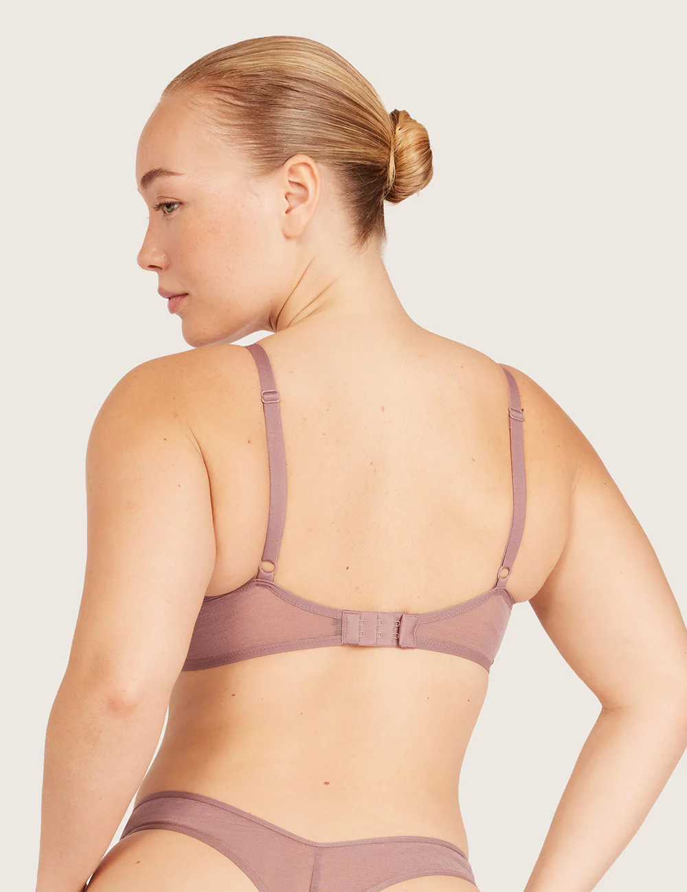 Boody FreeMesh® Plunge BH i Mauve – bagfra på anden model