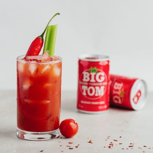 Big Tom tomatdrink serveret som Bloody Mary med 150 ml dåser