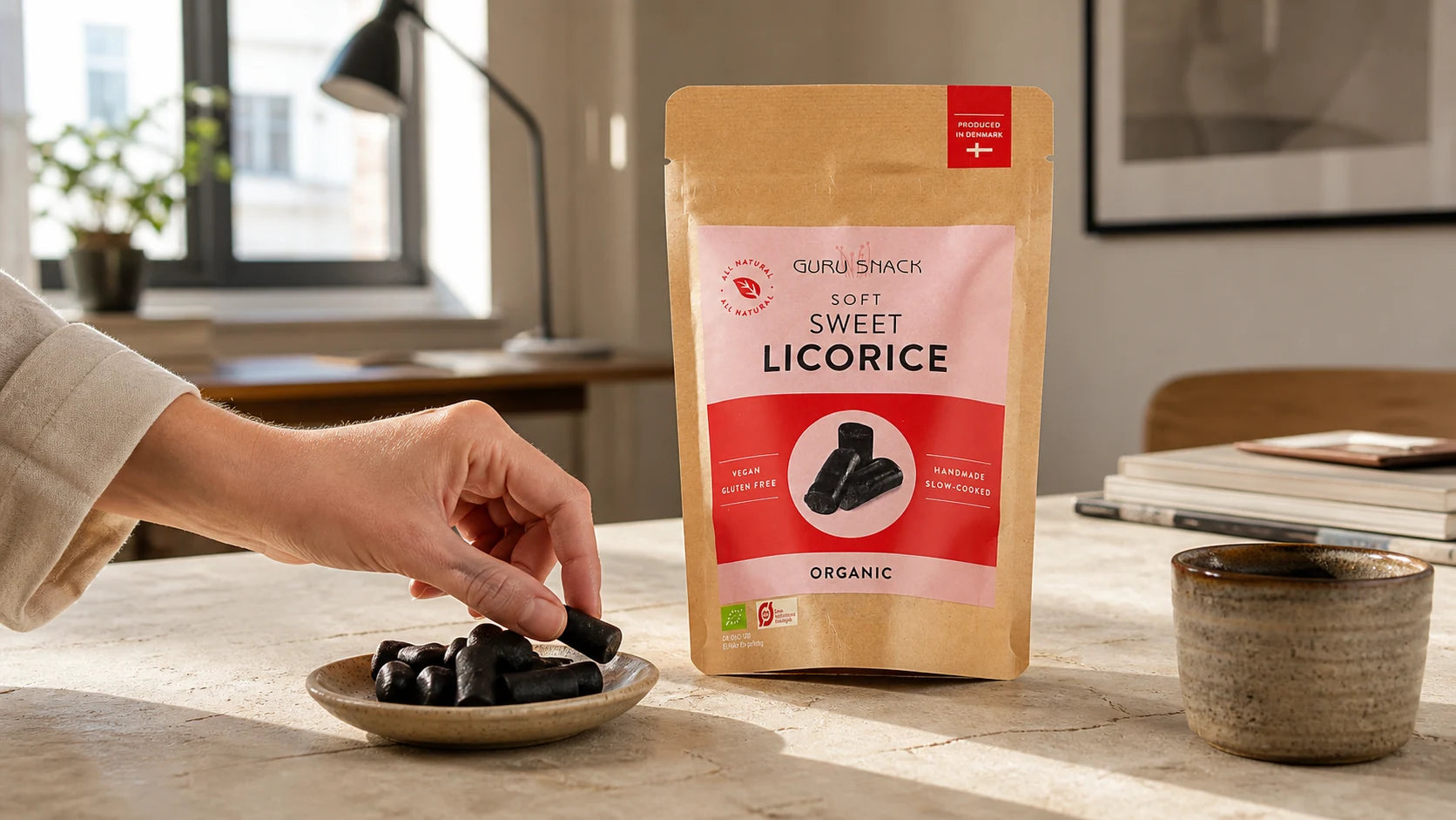 Guru Snack Sweet Licorice serveret i et lyst københavnsk hjem